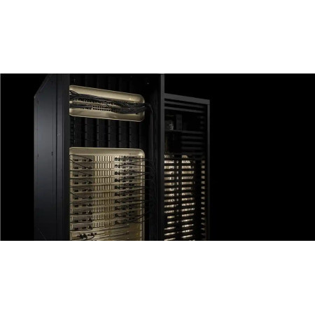 NVIDIA GB300 NVL72. 72 GPUs Blackwell y 36 CPUs Grace.