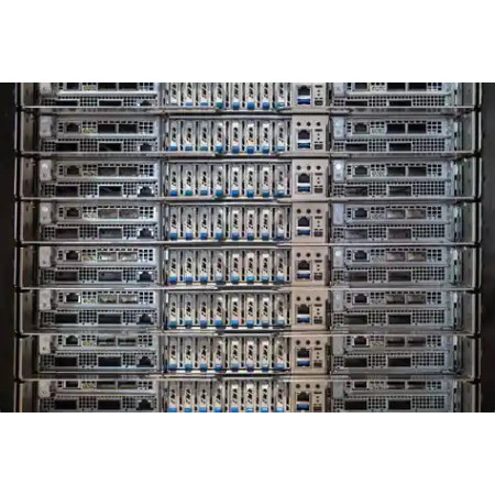 NVIDIA GB300 NVL72. 72 GPUs Blackwell y 36 CPUs Grace.